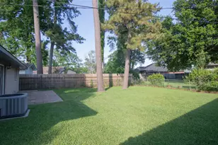 322 Broad Ripple Dr, Houston, TX 77336 - Photo 16