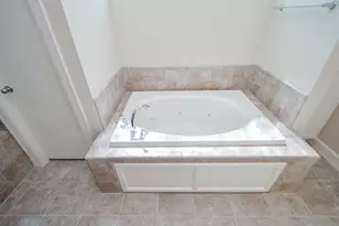 924 E 39th St, Houston, TX 77022 - Photo 22