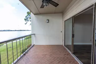 401 Lakeside Ln, Nassau Bay, TX 77058 - Photo 30