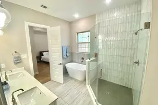 303 Queen Sude Ln, Houston, TX 77091 - Photo 12