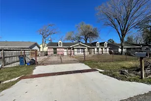 1527 Debeney Dr, Houston, TX 77039 - Photo 2