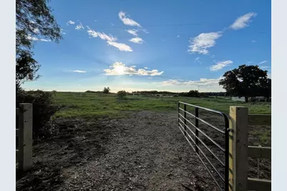 1018 Red Town Rd, Elgin, TX 78621 - Photo 2