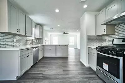 11011 Landsbury Court, Houston, TX 77099 - Photo 18