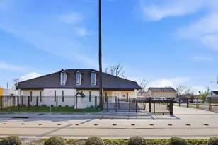 3911 Fulton St, Houston, TX 77009 - Photo 4