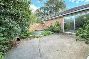 202 Pine St, Lake Jackson, TX 77566 - Photo 6