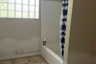 7715 W Hardy Rd, Houston, TX 77022 - Photo 6