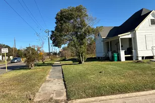 1211 W Park Ave, Orange, TX 77630 - Photo 2