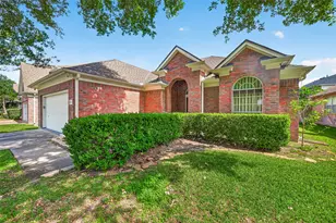 9846 N Villa Dr, Houston, TX 77064 - Photo 2