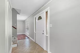 711 Lodgehill Ln, Houston, TX 77090 - Photo 2
