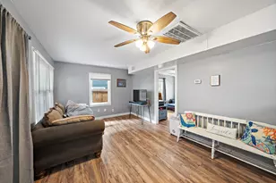 609 Sealy Ave, Galveston, TX 77550 - Photo 4