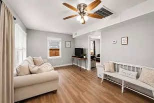 609 Sealy Ave, Galveston, TX 77550 - Photo 2