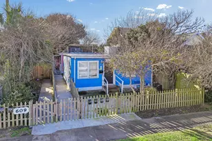 609 Sealy Ave, Galveston, TX 77550 - Photo 1