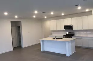 421 Robin St, Angleton, TX 77515 - Photo 4