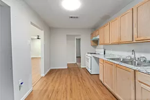 5042 Bataan Rd, Houston, TX 77033 - Photo 12