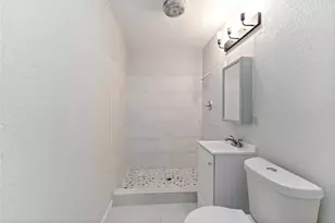 5042 Bataan Rd, Houston, TX 77033 - Photo 16