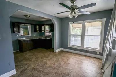 9243 E Avenue O, Houston, TX 77012 - Photo 2