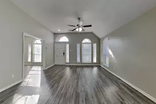 10726 Perigrine Dr, Houston, TX 77065 - Photo 2