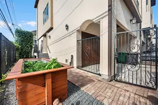 1102 W 15th 1/2 St, Houston, TX 77008 - Photo 2