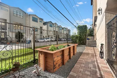 1102 W 15th 1/2 Street #A, Houston, TX 77008 - Photo 6