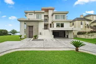18658 Martinique Dr, Houston, TX 77058 - Photo 1