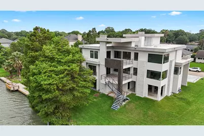 18658 Martinique Drive, Houston, TX 77058 - Photo 2