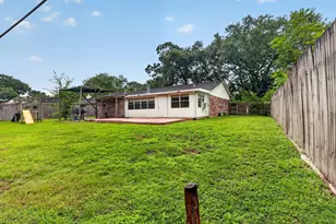 9915 Forest Hollow Dr, Baytown, TX 77521 - Photo 2