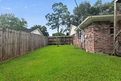 9915 Forest Hollow Drive, Baytown, TX 77521 - Photo 8