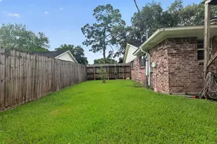 9915 Forest Hollow Dr, Baytown, TX 77521 - Photo 8