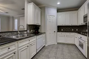 1015 Eberhard St, Houston, TX 77019 - Photo 14