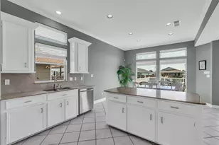 1323 Wahini St, Tiki Island, TX 77554 - Photo 12