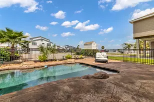 1323 Wahini St, Tiki Island, TX 77554 - Photo 6