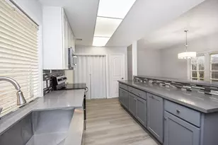 201 Vanderpool Ln, Houston, TX 77024 - Photo 16