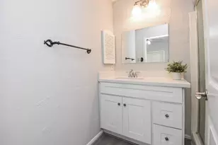 201 Vanderpool Ln, Houston, TX 77024 - Photo 32