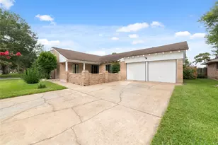 11411 Ash Creek Dr, Houston, TX 77043 - Photo 2