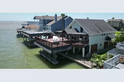 146 Tamana Drive, Galveston, TX 77554 - Photo 4