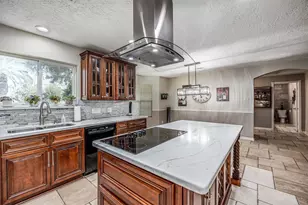 803 Sharon Ln, Baytown, TX 77521 - Photo 18