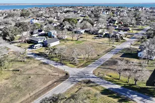710 5th St, Palacios, TX 77465 - Photo 1