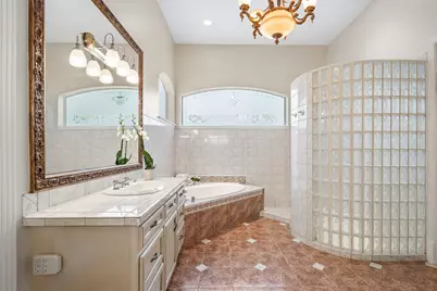 55 Benton Woods Circle, The Woodlands, TX 77382 - Photo 16