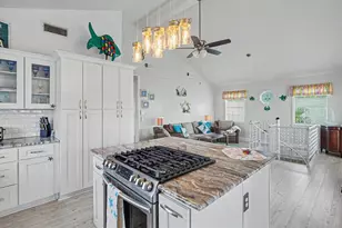 192 Barracuda St, Bayou Vista, TX 77563 - Photo 8