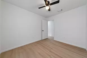 11918 Southview St, Houston, TX 77047 - Photo 10