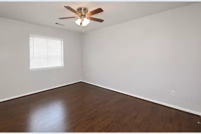 3111 Stratford Bend Drive, Sugar Land, TX 77498 - Photo 8