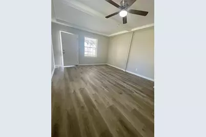 1004 S 2nd Street, La Porte, TX 77571 - Photo 2