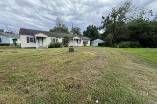 2006 2nd St, Orange, TX 77630 - Photo 2