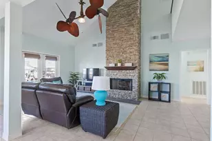 1318 Hawaii Dr, Tiki Island, TX 77554 - Photo 10