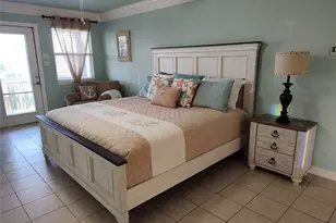 1318 Hawaii Dr, Tiki Island, TX 77554 - Photo 32