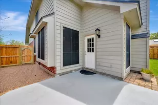 14010 Hazel Ridge Ct, Houston, TX 77062 - Photo 32