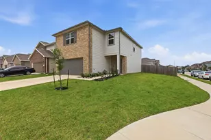 10138 Tiger Flower Ln, Houston, TX 77016 - Photo 2
