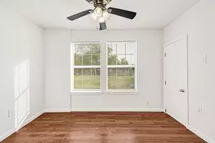 715 N 1st St, Baytown, TX 77520 - Photo 16
