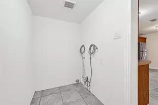715 N 1st St, Baytown, TX 77520 - Photo 8