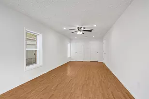 715 N 1st St, Baytown, TX 77520 - Photo 12